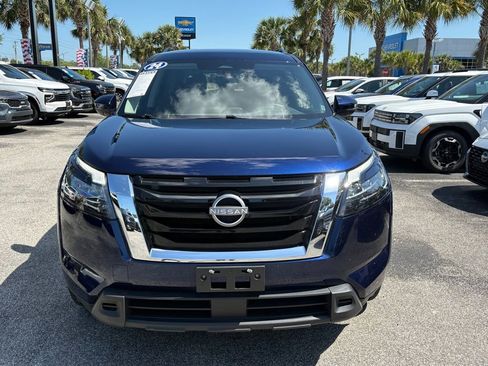 Used 2024 Nissan Pathfinder SV AWD/4WD image 3