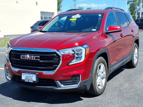 Used 2023 GMC Terrain SLE w/ Driver Convenience Package FWD image 2