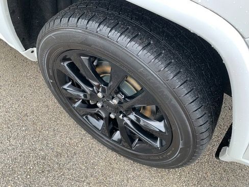 Used 2021 Jeep Grand Cherokee Laredo X image 11