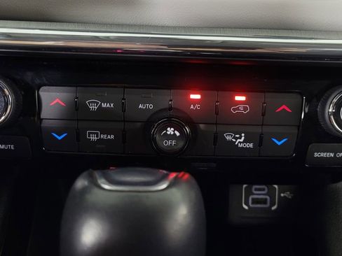 Used 2022 Jeep Compass Limited image 27