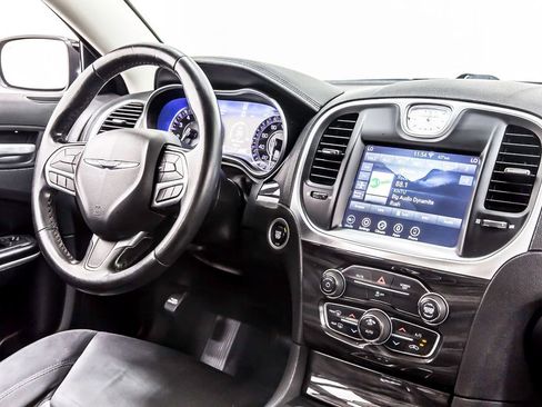 Used 2020 Chrysler 300 Touring w/ Sport Appearance Package image 20