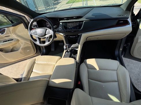 Used 2017 Cadillac XT5 Luxury w/ Driver Awareness Package FWD image 21