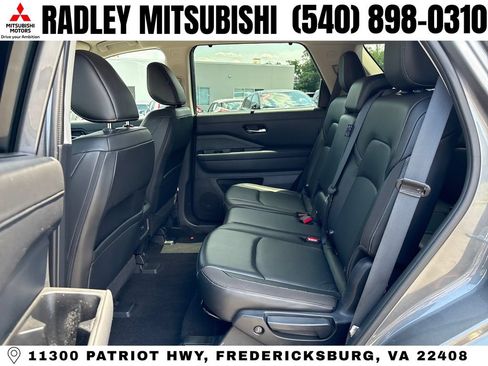 Used 2023 Nissan Pathfinder SL AWD/4WD image 12