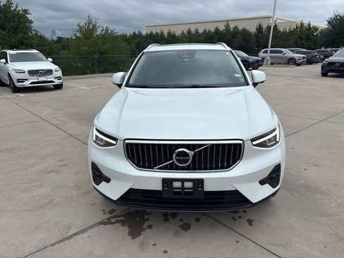 Used 2023 Volvo XC40 B5 Plus w/ Driver Assist Package AWD/4WD image 2