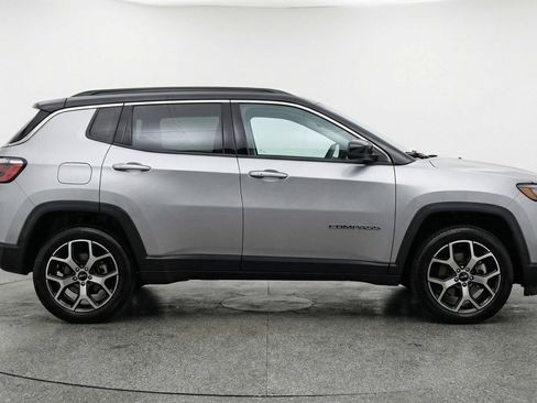 Used 2025 Jeep Compass Limited image 8