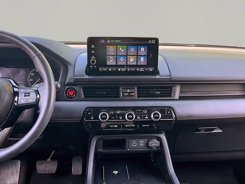 Certified 2025 Honda Pilot TrailSport image 9
