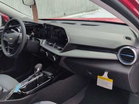 New 2026 Chevrolet Trax LT image 28