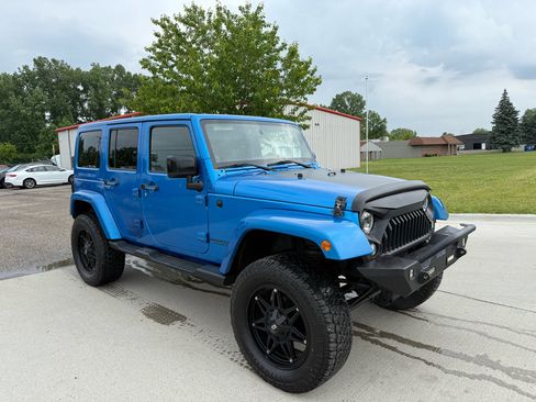 Used 2014 Jeep Wrangler Unlimited Sahara w/ Dual Top Group image 10