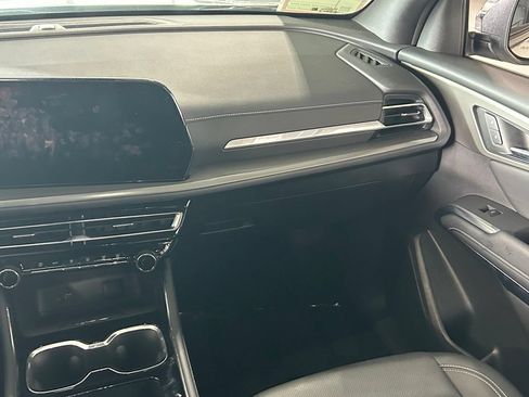 Used 2026 Chevrolet Traverse LT w/ Midnight/Sport Edition FWD image 11