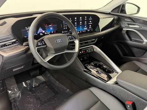 Used 2025 Audi Q5 Premium Plus w/ Premium Plus image 4