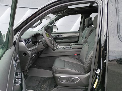 New 2026 Jeep Grand Wagoneer 4WD image 10
