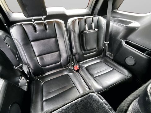 Used 2016 Ford Explorer XLT w/ Equipment Group 202A FWD image 19