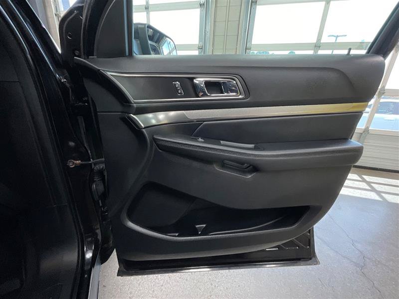 Used 2019 Ford Explorer XLT w/ Equipment Group 201A AWD/4WD image 27