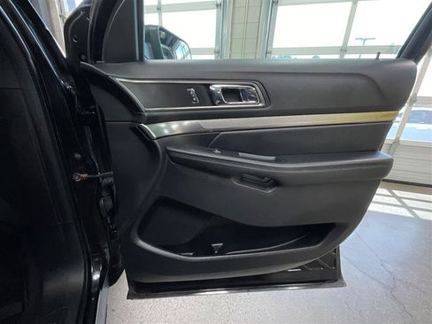 Used 2019 Ford Explorer XLT w/ Equipment Group 201A AWD/4WD image 27