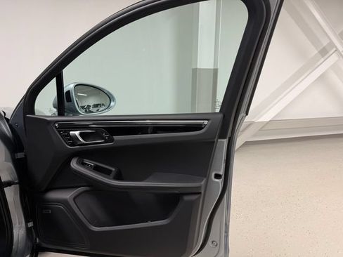 Certified 2026 Porsche Macan AWD/4WD image 35