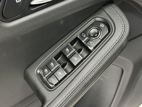 Certified 2025 Porsche Macan image 28