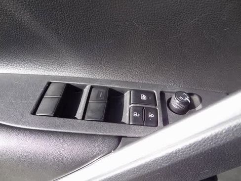 Used 2023 Toyota Corolla Cross XLE image 14