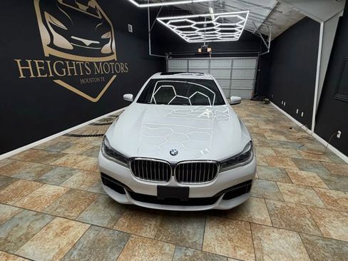 Used 2019 BMW 750i xDrive w/ Executive Package image 2