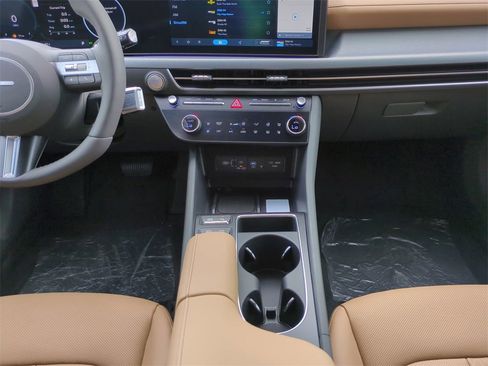 New 2025 Hyundai Sonata Limited image 18