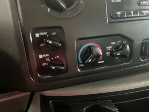 Used 2013 Ford E-150 and Econoline 150 Wagon RWD image 21
