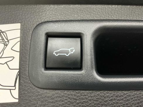 Used 2024 Toyota Highlander Limited image 30