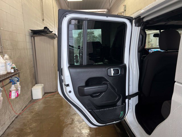 Used 2025 Jeep Gladiator Sport AWD/4WD image 14