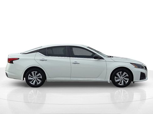 Used 2024 Nissan Altima 2.5 S image 6