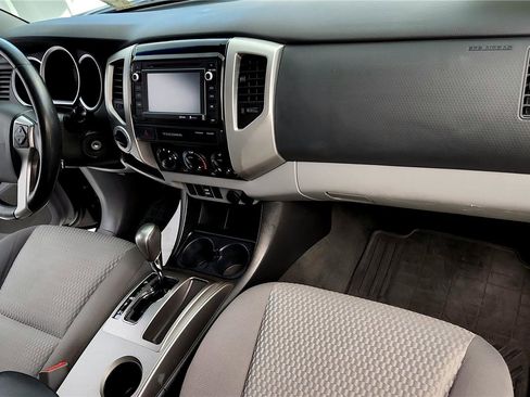 Certified 2015 Toyota Tacoma 4x4 Double Cab image 28