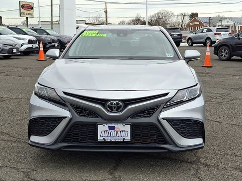 Used 2023 Toyota Camry SE image 2