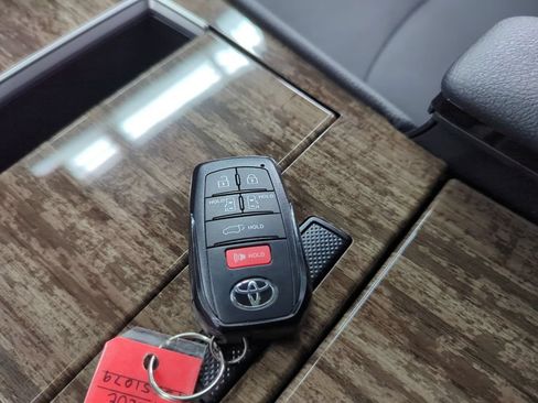Used 2026 Toyota Sienna Platinum AWD/4WD image 15
