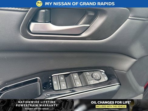 New 2026 Nissan Pathfinder SL image 8