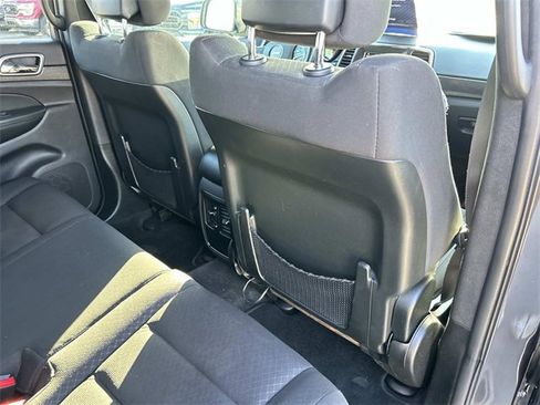 Used 2018 Jeep Grand Cherokee Laredo image 25