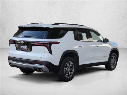 Used 2024 Chevrolet Traverse LT image 5