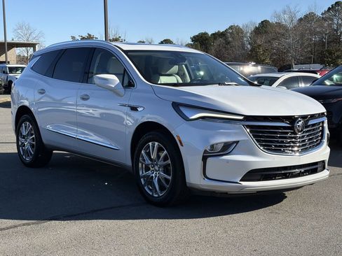 Used 2024 Buick Enclave Essence w/ Experience Buick Package image 7