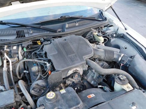 Used 2004 Lincoln Town Car Signature image 30