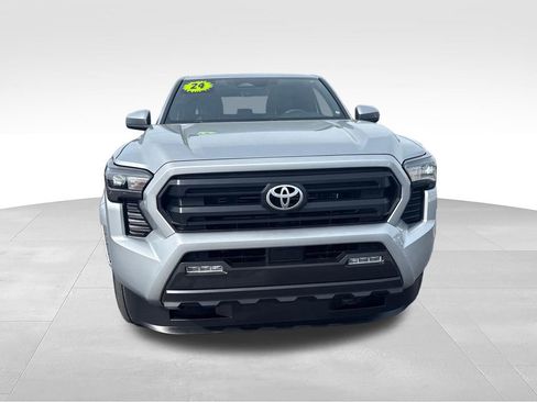 Used 2024 Toyota Tacoma SR5 AWD/4WD image 9