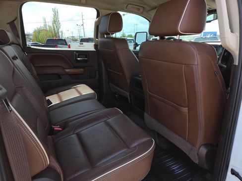 Used 2016 Chevrolet Silverado 2500 High Country w/ Duramax Plus Package AWD/4WD image 28