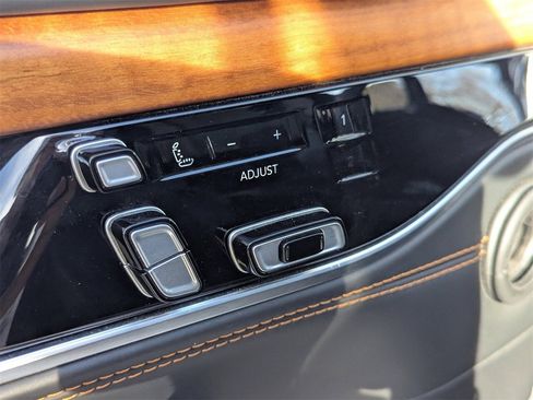 Used 2024 Jeep Grand Wagoneer L Series III image 31