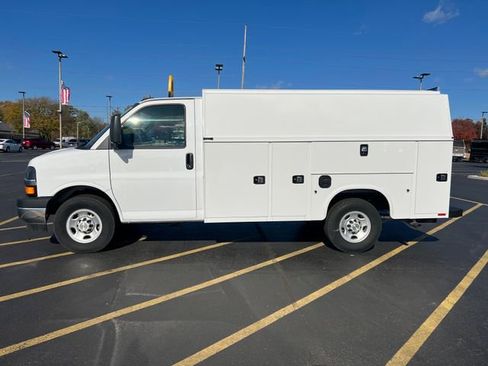New 2025 Chevrolet Express 3500 w/ Power Convenience Package image 3