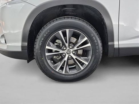 Used 2019 Toyota Highlander LE FWD image 26