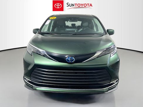 Used 2024 Toyota Sienna XLE FWD image 10