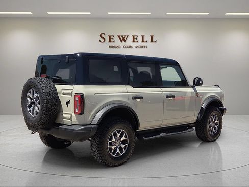 Used 2025 Ford Bronco Badlands AWD/4WD image 4