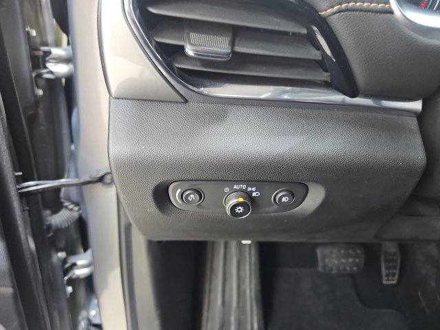 Used 2018 Chevrolet Traverse LT FWD image 28