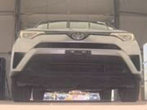 Certified 2018 Toyota RAV4 LE image 28