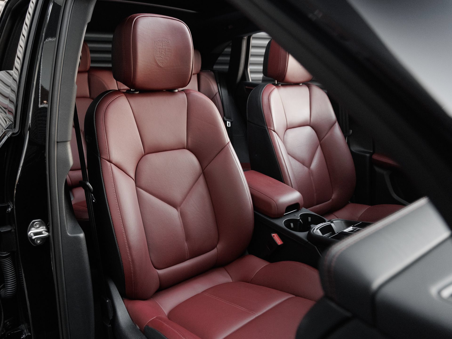 Certified 2026 Porsche Macan AWD/4WD image 35