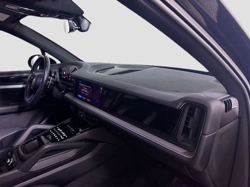 Used 2024 Porsche Cayenne S image 30