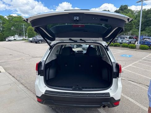 Used 2023 Subaru Forester Premium AWD/4WD image 9