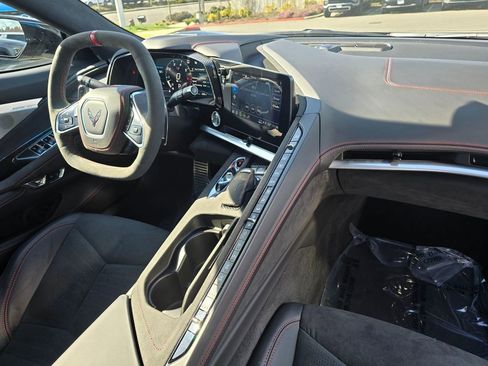 Used 2023 Chevrolet Corvette Stingray w/ Z51 Performance Package image 15