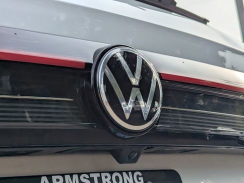 Used 2025 Volkswagen Taos SE image 30