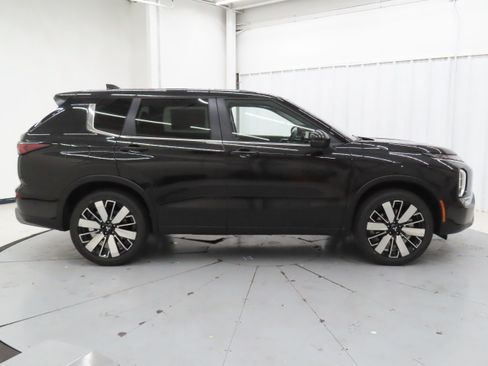 New 2026 Mitsubishi Outlander SE FWD image 2